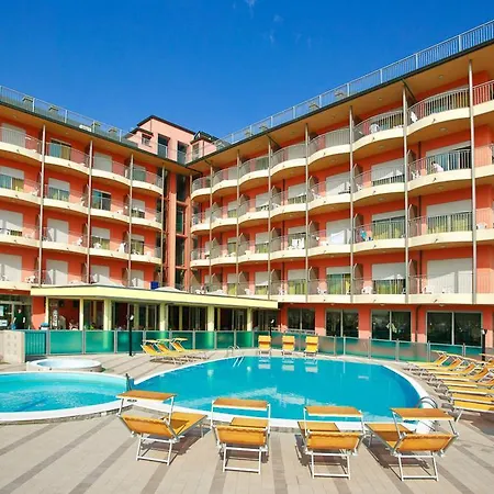 Hotel Adria Beach Club 3*