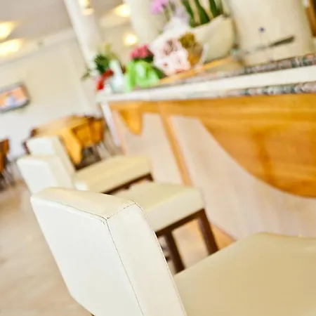 Отель Hotel Adria Beach Club