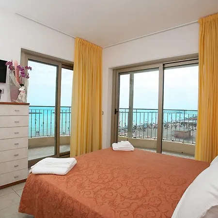 Hotel Adria Beach Club Чезенатико