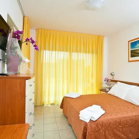 Hotel Adria Beach Club 3* Cesenatico