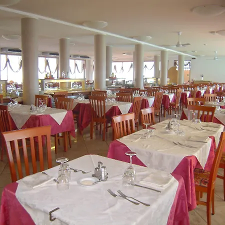 Hotel Adria Beach Club Отель